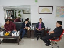 中國(guó)農(nóng)業(yè)大學(xué)教授考察花楸